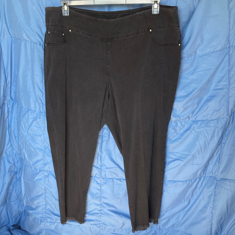 Ruby rd ankle pant Tencel blend raw hem pull on ankle pant black size 3X